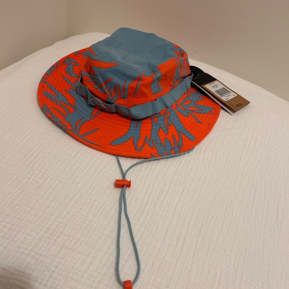 NWT!  The North Face hat